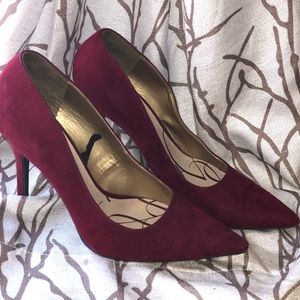 Pointy toed burgundy pumps